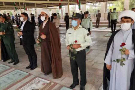 قبور مطهر گلزار شهدای زرند غبار روبی و عطر افشانی شد