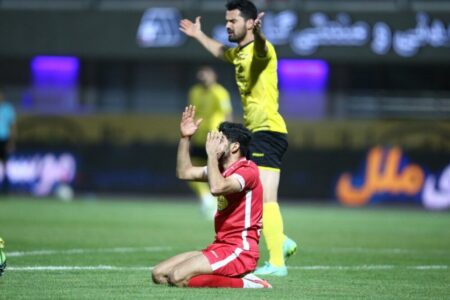 سپاهان قهرمانی را از پرسپولیس گرفت/ باخت سرخ‌ها با اشتباه عجیب لک