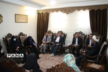 عیادت از فرهنگی ایثارگر به مناسبت هفته گرامیداشت مقام معلم