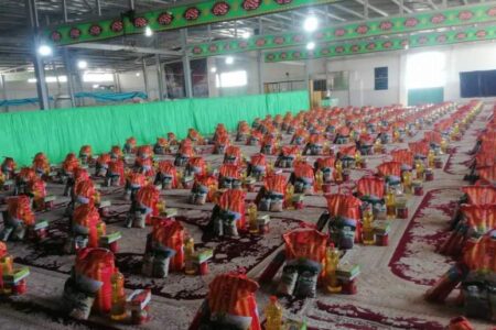 توزیع ۲۶۵۰ بسته کمک مؤمنانه در آستانه عید فطر بین نیازمندان بافتی