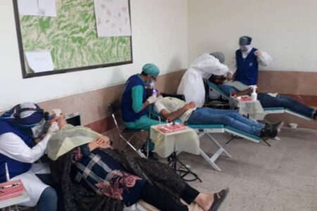 ویزیت رایگان ۴۳ پزشک متخصص در حاشیه شهر کرمان/ تحویل دارو و عینک رایگان به محرومین