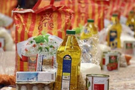 توزیع بسته های کمک معیشتی در بین زندانیان ارزوئیه