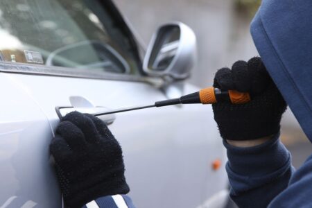 کشف پژو پارس سرقتی در یک منزل