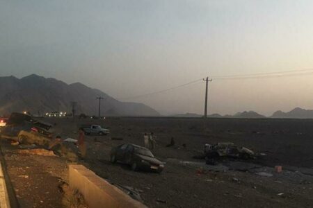 تصادف ۳ خودرو در بم؛ آتش‌سوزی پژو با یک کشته و ۸ مصدوم