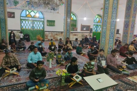 محفل انس با قرآن کریم درامام زاده حمزه (علیه السلام ) و روستای احمد آباد زرند برگزارگردید
