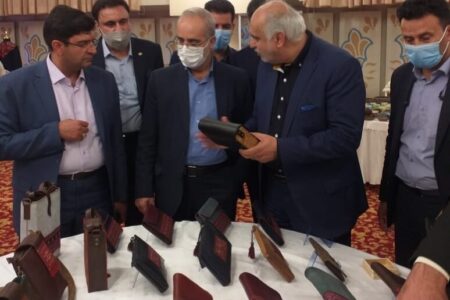 دستگاه‌ها و اداره‌های دولتی، صنایع‌دستی هدیه دهند