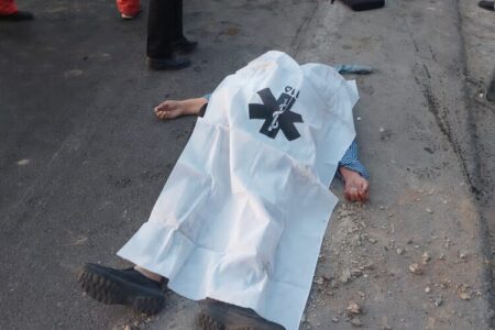 ۳ کشته در برخورد کامیون با مینی‌بوس کارگران معدن "جلال آباد" زرند