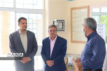 بازدید رئیس اداره استعدادهای درخشان استان کرمان از مدارس شهر بابک