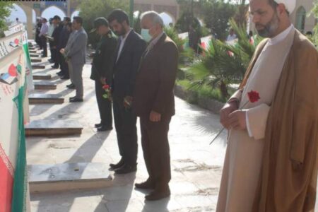 قبور مطهر شهدای شهرستان راور گلباران شد