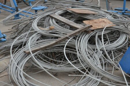 سارق سیم‌های برق جیرفت دستگیر شد