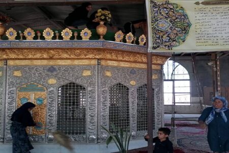 آیین غبارروبی ضریح امامزاده شهیدبهاالدین (ع) یزدان آباد