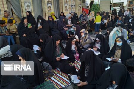 خلوتی با خدا در زیر آسمان/ لحظاتی از روز عرفه در کرمان