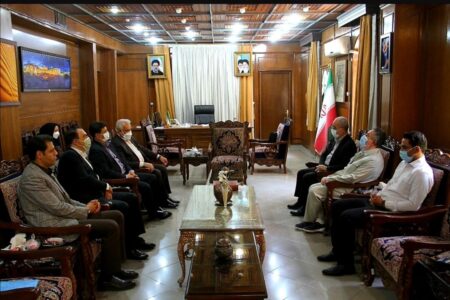 استاندار کرمان: دولت با تمام توان در کنار بازاریان و اصناف است