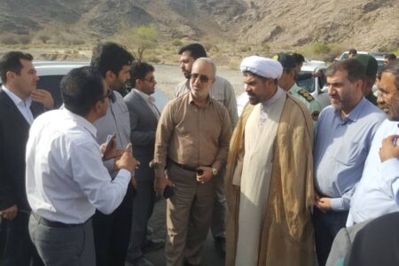 بررسی کمبودهای فاریاب در سفر استاندار کرمان/ از کمبود اعتبار جاده تا دیدار با خانواده شهدا