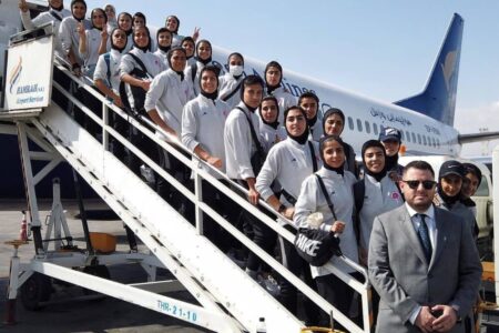 کاروان تیم فوتبال بانوان خاتون بم راهی قزاقستان شد