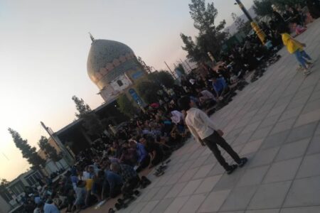 طنین دعای عرفه در جوار گلزار شهدای شهرستان زرند برگزارگردید