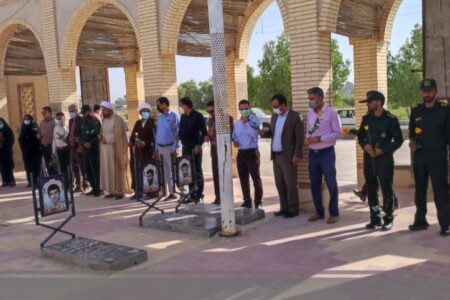 غبار روبی گلزار شهدا با حضور مسئولین و جمعی از پاسداران ناحیه مقاومت بسیج شهرستان فاریاب به مناسبت روز بهزیستی