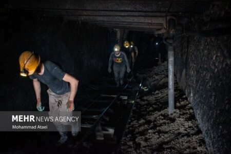 تلاش برای نجات کارگران محبوس در معدن ارزوئیه ادامه دارد