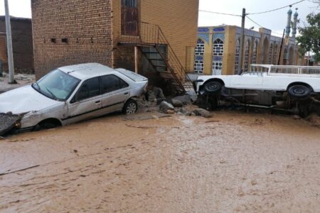 رهاسازی ۱۶۰ خودرو از سیل در رفسنجان/ توزیع اقلام امدادی بین مردم