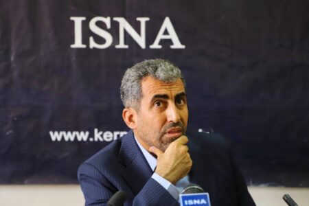 ۲۰ میلیارد دلار منابع ارزی در دست مردم /اتصال یک میلیون دستگاه POS تا پایان ماه به شبکه مالیاتی