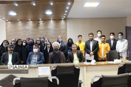 دانش‌آموزان باید مهارت نقادی و مطالبه‌گری را فرا بگیرند