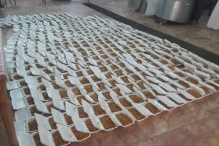 توزیع ۷۲۰ پرس غذای گرم بین نیازمندان توسط گروه جهادی در کرمان