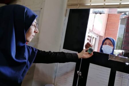 توزیع ۱۵۰تراکت حجاب در بین مراجعه کنندگان به بیمارستان رابر