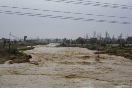 سیل بند بخش مرکزی در حال ترمیم است/ راهداران در حال بازگشایی محور عباس آباد به ارزوئیه هستند/ فعالیت دستگاه‌ها در نقاط حادثه خیز
