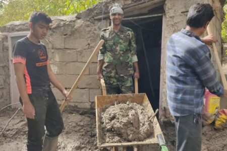 حضور گروه های جهادی بسیج سازندگی در مناطق سیل زده راور