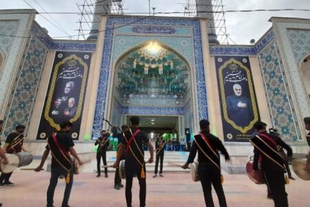 رخت عزای سیدالشهدا بر تن حسینیه ثارالله کرمان
