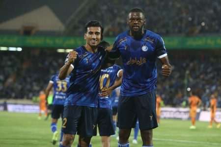 لیگ برتر فوتبال| استقلال با آژان کشی از سد مس گذشت/جدال ذوب و مس برنده نداشت