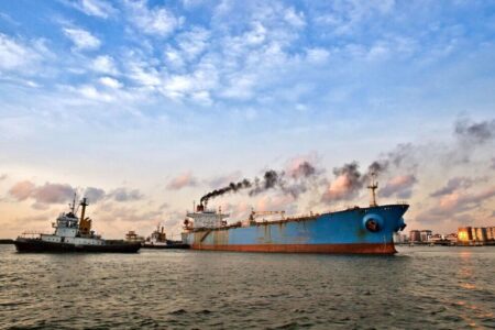 عربستان یک نفتکش یمنی را توقیف کرد