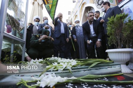 غبار روبی گلزار شهدا به مناسبت آغاز هفته دولت – کرمان