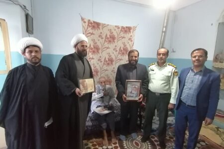 دیدار با خانواده تنها شهید کارمند شهرستان زرند