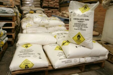 ۱۲ هزار تن انواع کود یارانه‌ای برای کشاورزان جنوب کرمان تدارک دیده شد