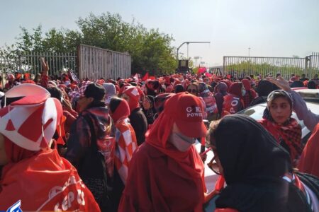 جلوگیری از ورود بانوان هوادار بی‌بلیت پرسپولیس
