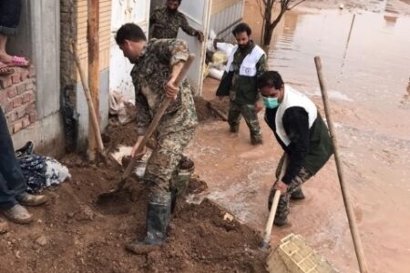 کمک رسانی بیش از ده ها گروه جهادی بسیج و سپاه به مردم سیل زده رفسنجان