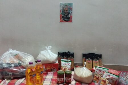 ۱۵۰۰پرس غذا و۱۶بسته معیشتی بین نیازمندان  زرند توزیع گردید