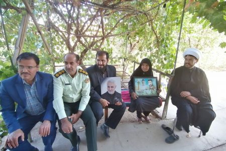 دیدار با چند خانواده شهید در شهرستان زرند برگزارگردید