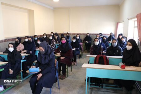 دانشگاه‌ها و مدارس حضوری و هیچ تعطیلی نخواهیم داشت