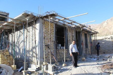 روستاییان یک روز دیگر برای وام مسکن صبر کنند