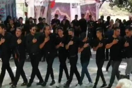 برگزاری عزاداری «جوش زنی» در روستای ماهونک بردسیر