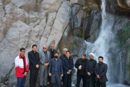 ساخت و سازهای غیراصولی پیرامون آبشار راین باید حذف شود