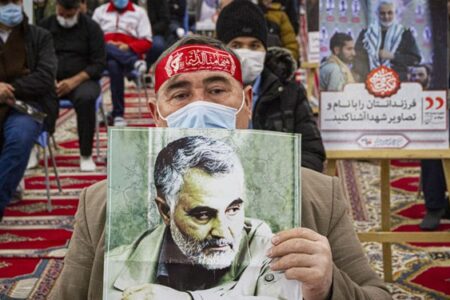 مداح اهل‌بیت(ع): کرمانی‌ها پای مکتب «حاج‌قاسم» محکم ایستاده‌اند