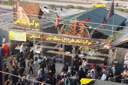 موکبی از دل روستاهای رفسنجان؛ طبخ و توزیع روزانه ۹ هزار پرس نان و کباب بین زائران اربعین