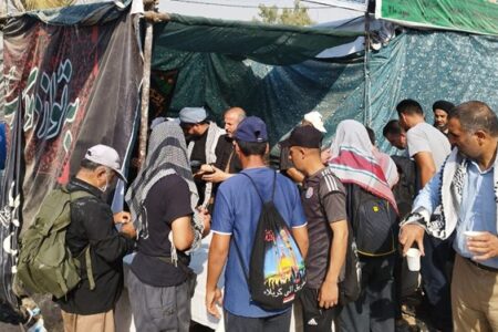 خدمت‌رسانی موکب شهدای قلعه‌گنج به زوار حسینی
