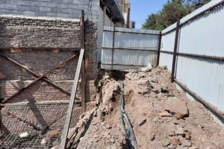 سرقت سریالی سیم در یک نقطه کرمان/از بی‌توجهی برج‌ساز تا بی‌خیالی شهرداری+فیلم