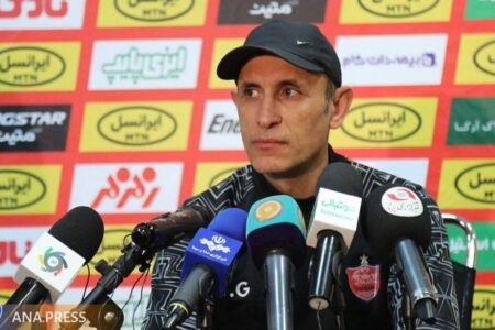 گل‌محمدی: گلایه‌ام را گفتم تا شاید کسی به خودش بیاید/ اتفاقات در فوتبال ما غیرقابل پیش‌بینی است