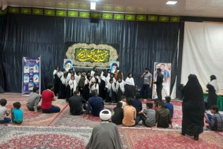 جهاد تبیین یعنی دشمن شناس و از توطئه دشمنان آگاه باشیم