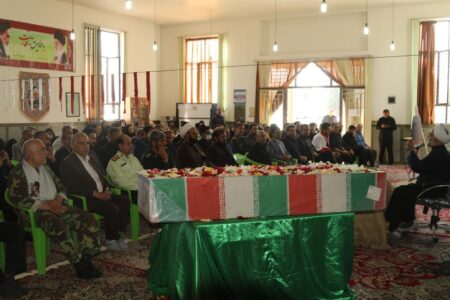 پیکر شهید گمنام دفاع مقدس در آرامگاه ابدی روستای فتح اباد زرند ‌آرام گرفت